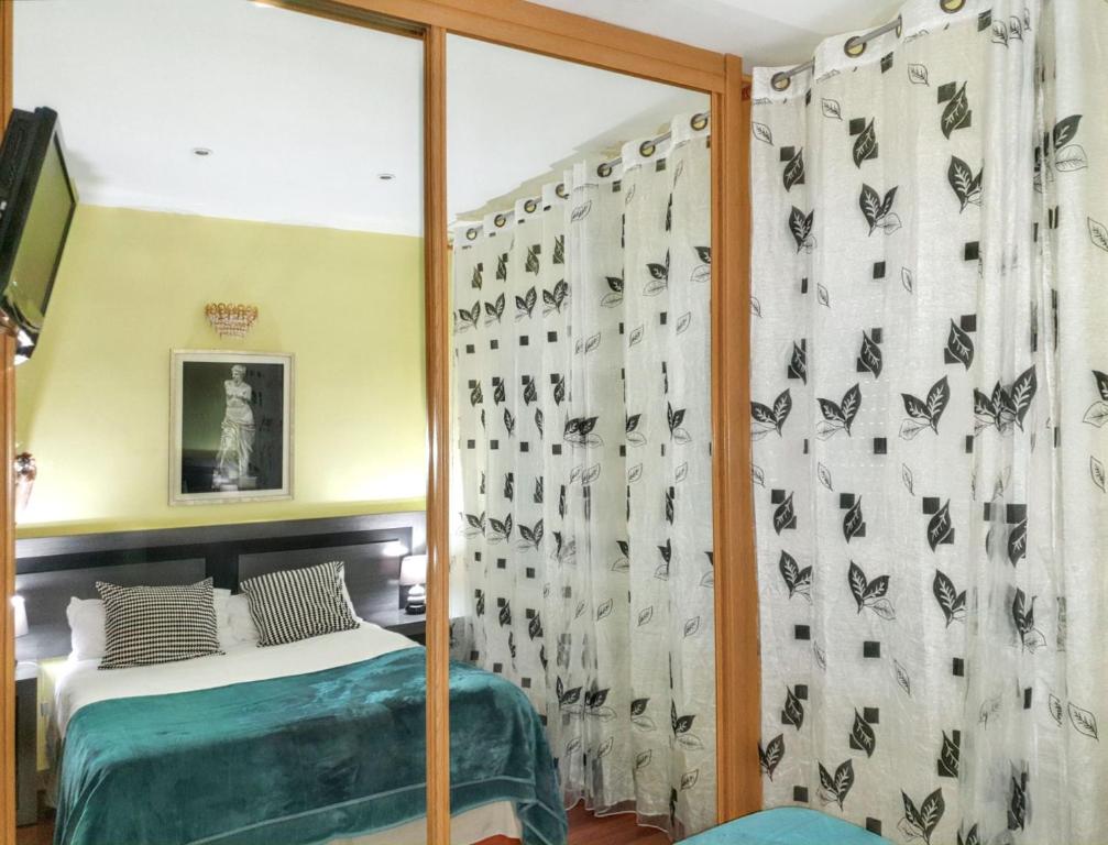 Postel nebo postele na pokoji v ubytování Cosy apartment in the heart of Madrid, 45m², with A/C