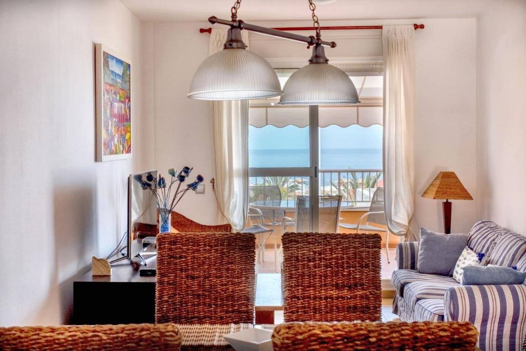 Część wypoczynkowa w obiekcie Seaside Apartment in Mojácar + Pool