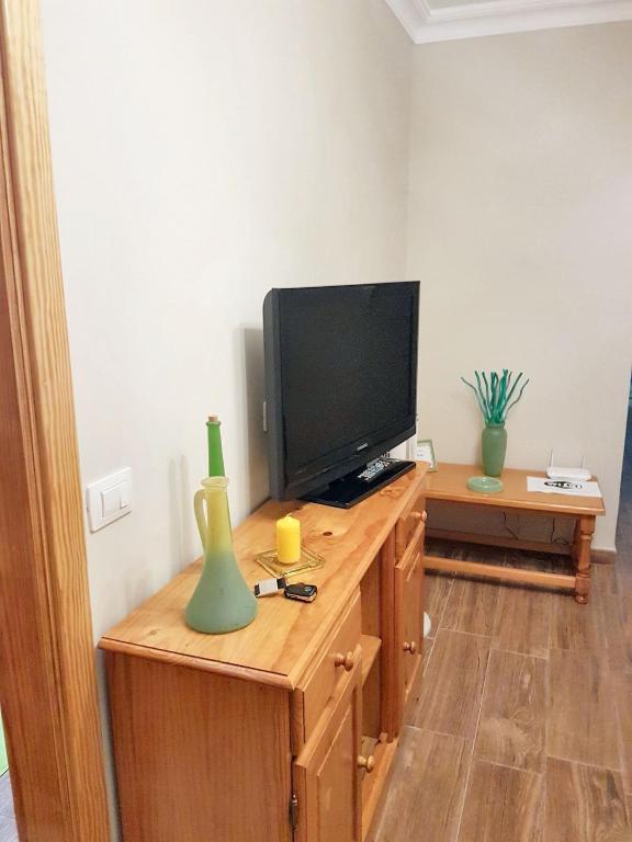 Televízia a/alebo spoločenská miestnosť v ubytovaní Apartment with balcony in Santiago del Teide 40 m² with sea view