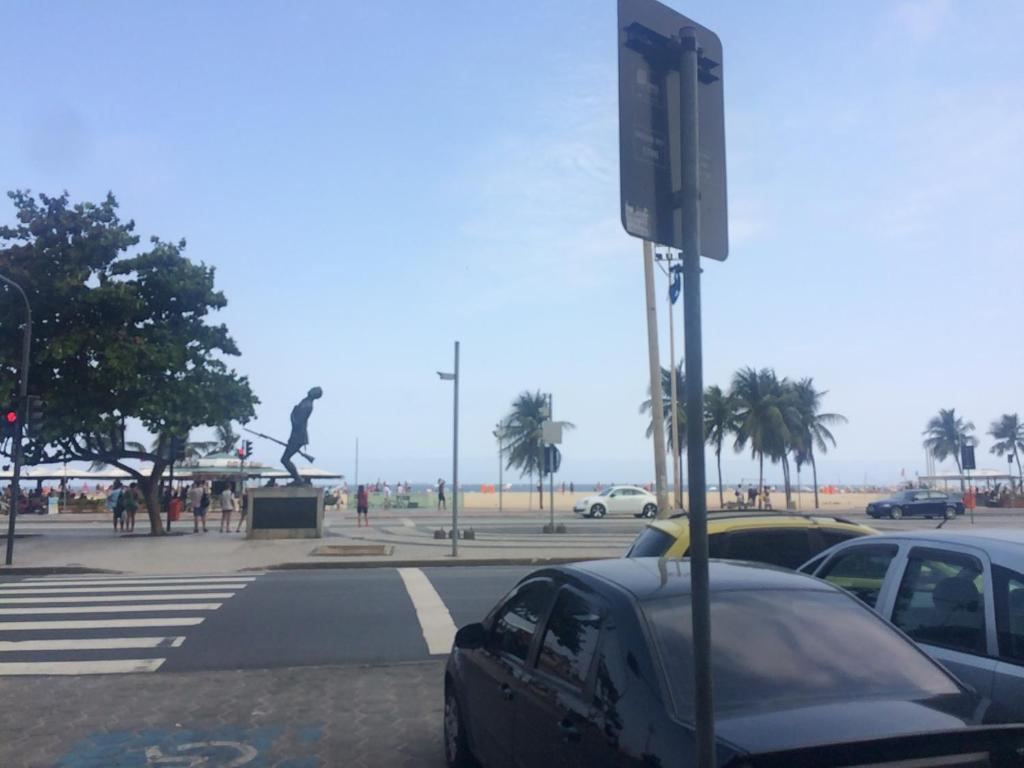  Apartamento esquina com Ipanema no posto 6 so duas quadras da praia preido familiar