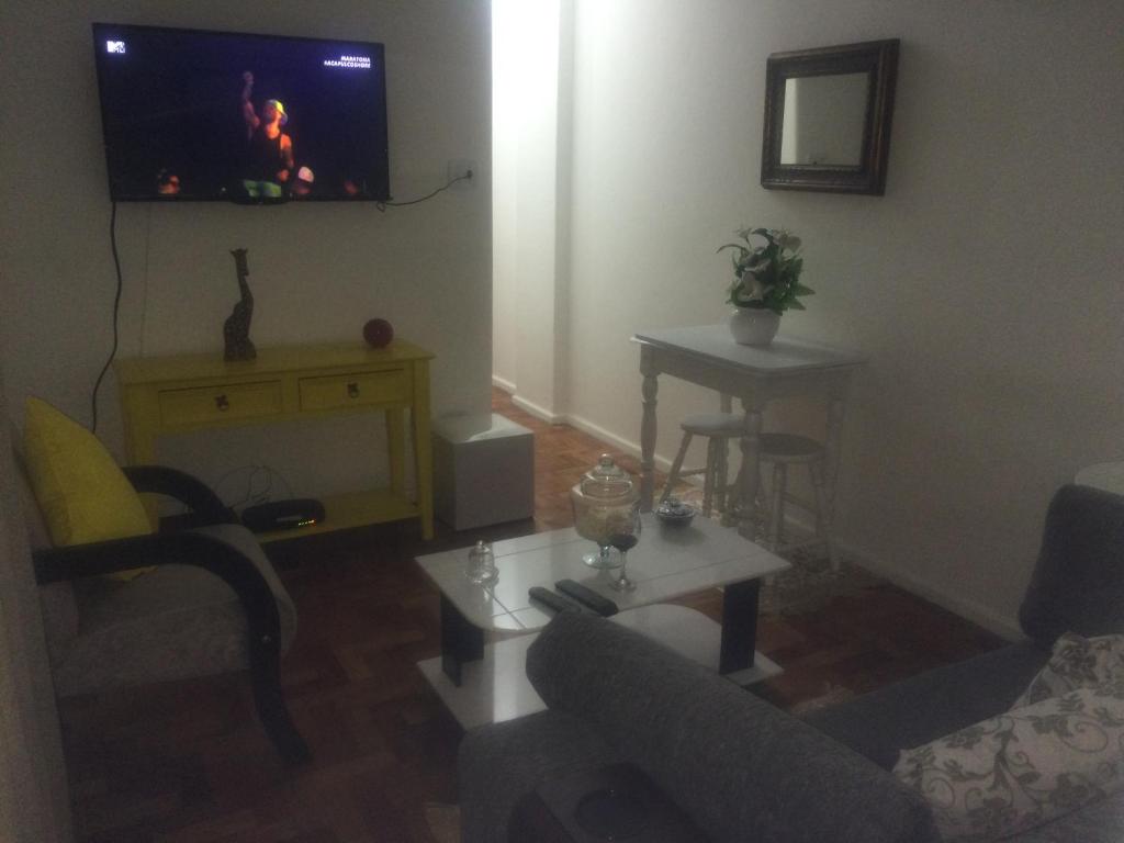  Apartamento esquina com Ipanema no posto 6 so duas quadras da praia preido familiar