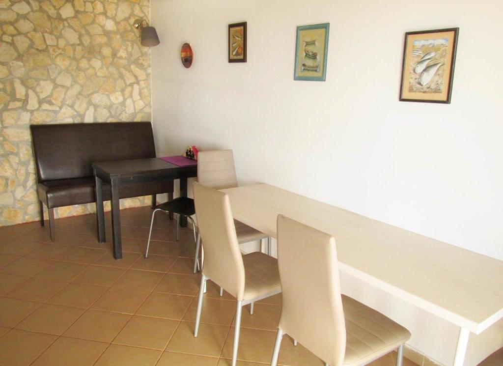 Televízia a/alebo spoločenská miestnosť v ubytovaní Vis Mirja Apartment 1