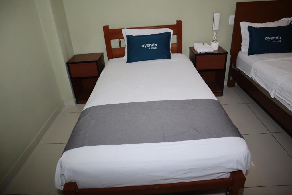 Postel nebo postele na pokoji v ubytování Hostal ISIS