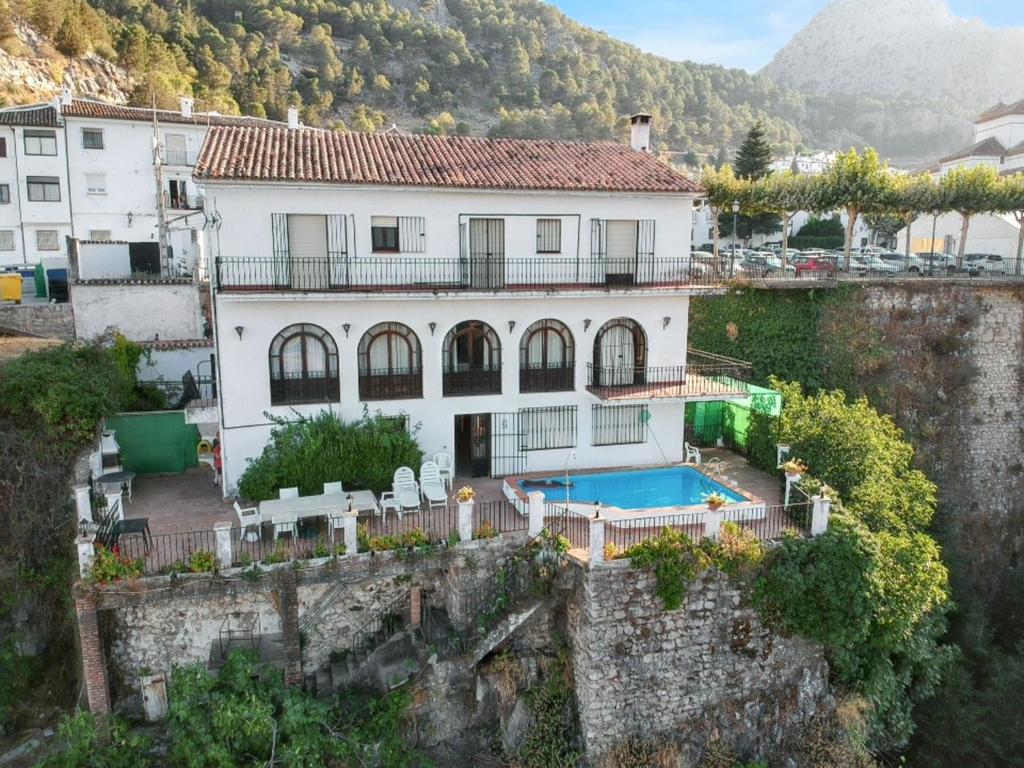 Bazén v ubytovaní Authentic Chalet in Grazalema with Private Pool alebo v jeho blízkosti