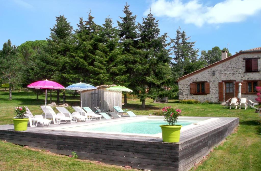 Κήπος έξω από το Maison charmante à Saint-Cirq avec piscine privée