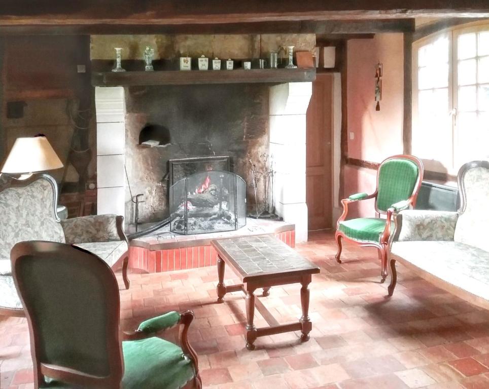 Posedenie v ubytovaní Maison familiale avec jardin à Clarbec, 120 m², jeux pour enfants