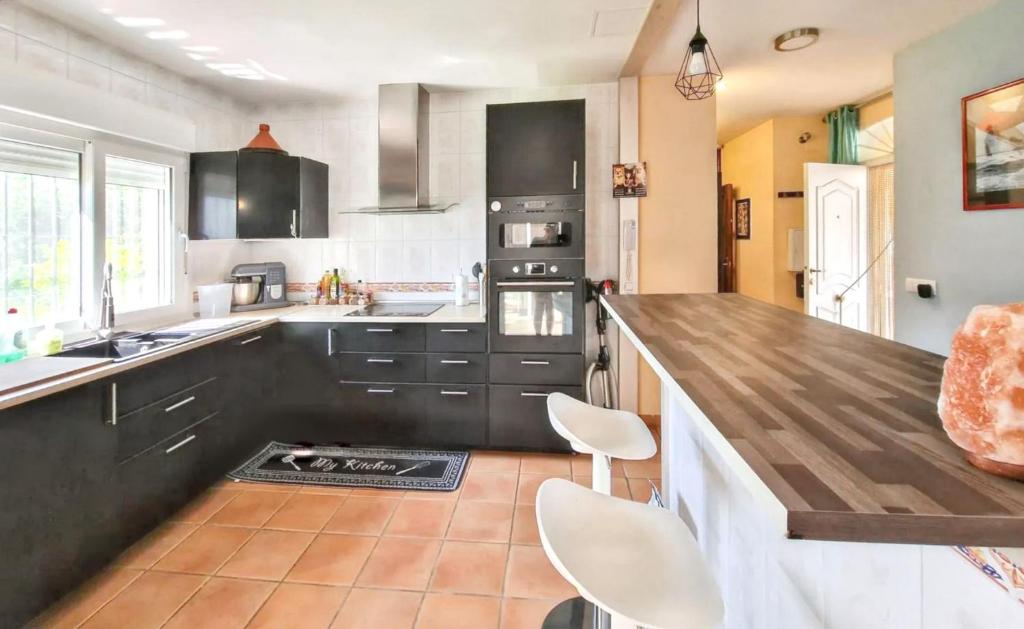Kuchyňa alebo kuchynka v ubytovaní Sunny villa with private pool in Chiclana de la Frontera