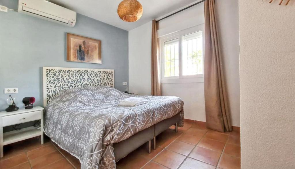 Posteľ alebo postele v izbe v ubytovaní Sunny villa with private pool in Chiclana de la Frontera