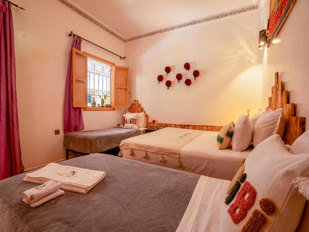 Postel nebo postele na pokoji v ubytování Riad Dar Nakhla