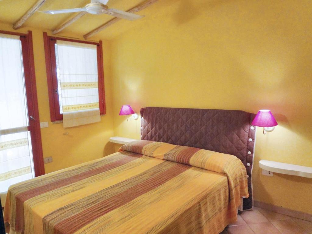 Ένα ή περισσότερα κρεβάτια σε δωμάτιο στο Charming house with terrace & garden - Loiri Porto San Paolo