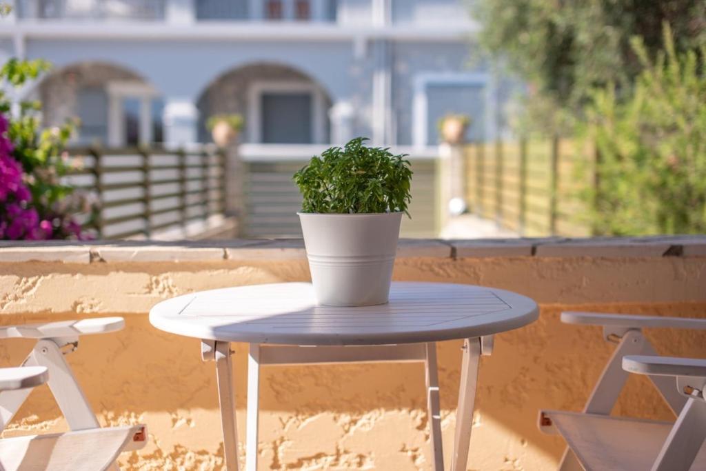 Balkón nebo terasa v ubytování Romanos apartments