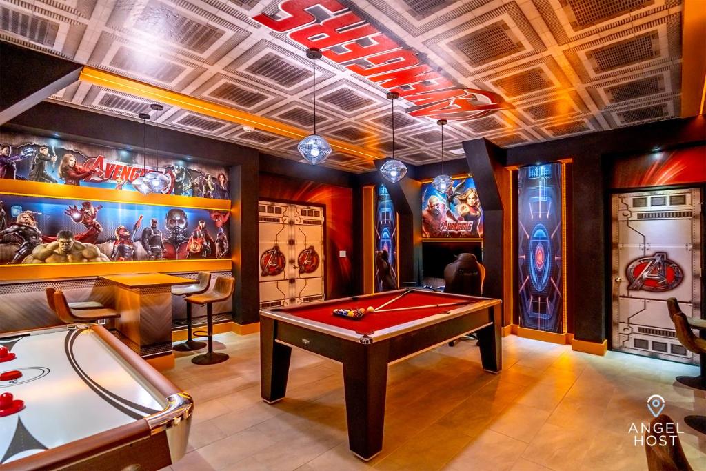 Mesa de bilhar em In-Home Arcade, Themed Bedrooms, Resort Lazy River