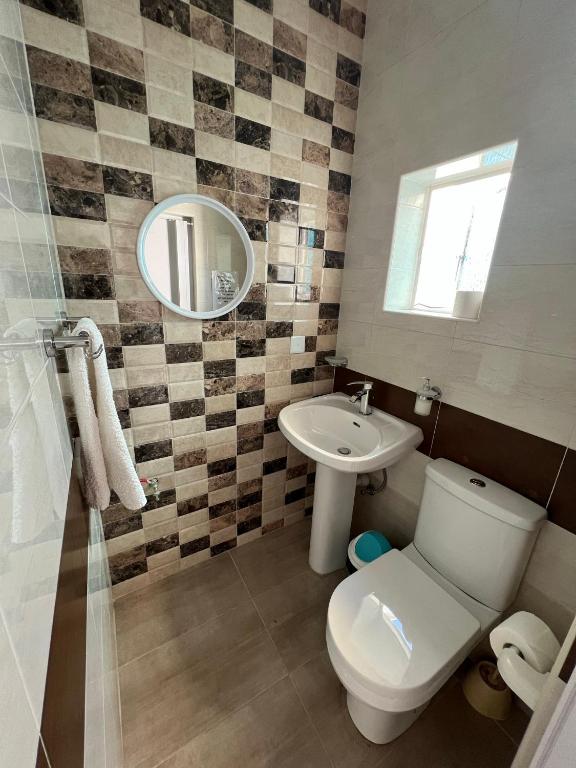 Koupelna v ubytování R3 Single room with shared bathroom