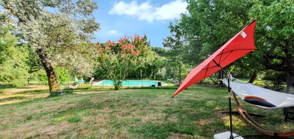 a red kite sitting on top of a field at Villa spacieuse avec piscine privée - Montricoux in Montricoux