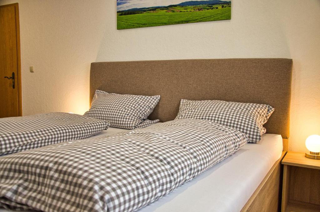 Postel nebo postele na pokoji v ubytování Hotel Gasthof Altmann