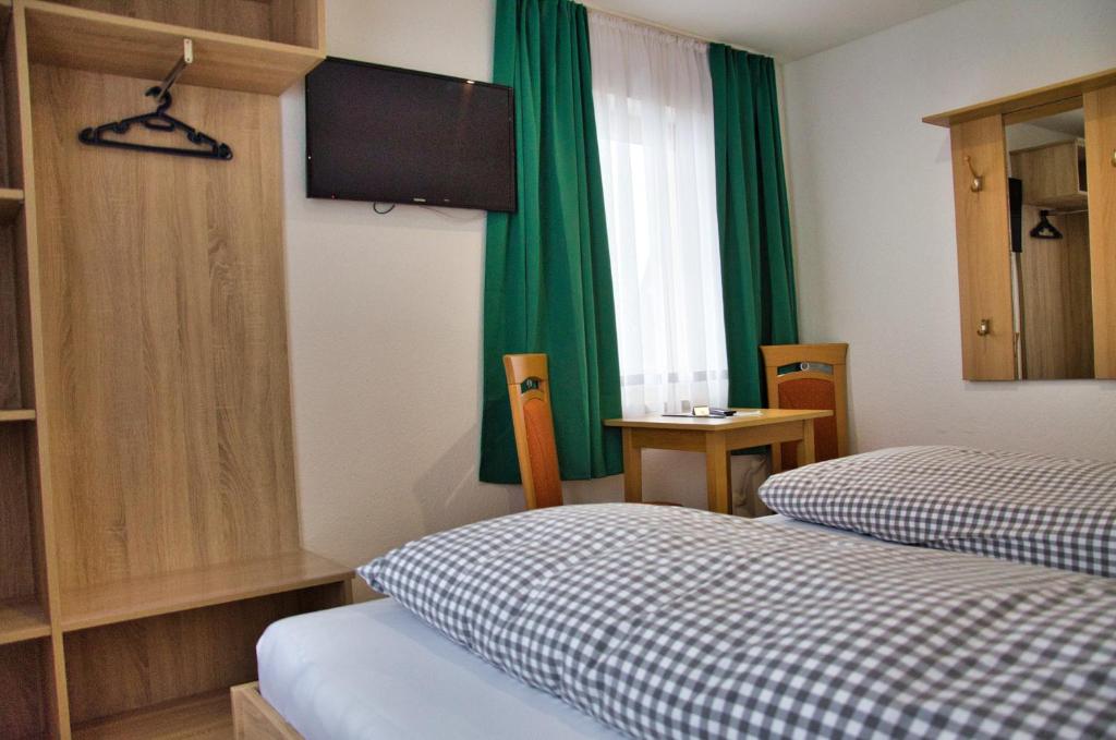 Postel nebo postele na pokoji v ubytování Hotel Gasthof Altmann