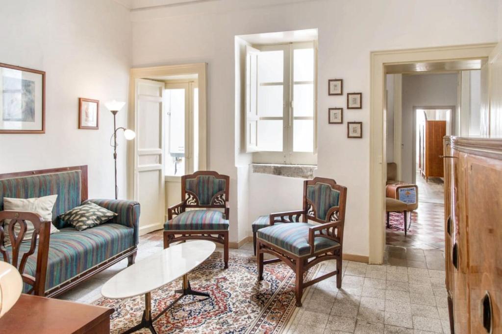 Ruang duduk di Modern apartment in Siracusa, 150 sqm with balcony