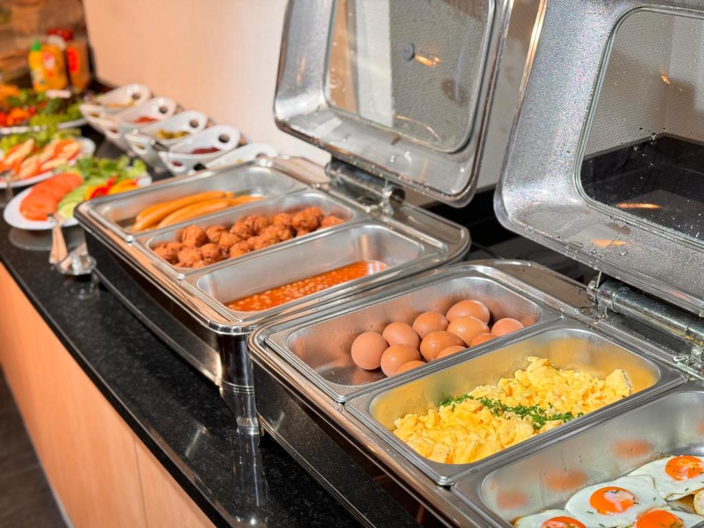 ホテルの敷地内または近くでの食事または食べ物