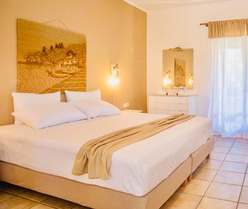 Postel nebo postele na pokoji v ubytování Romanos apartments