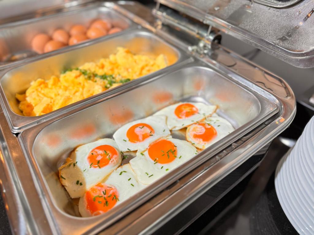 ホテルの敷地内または近くでの食事または食べ物