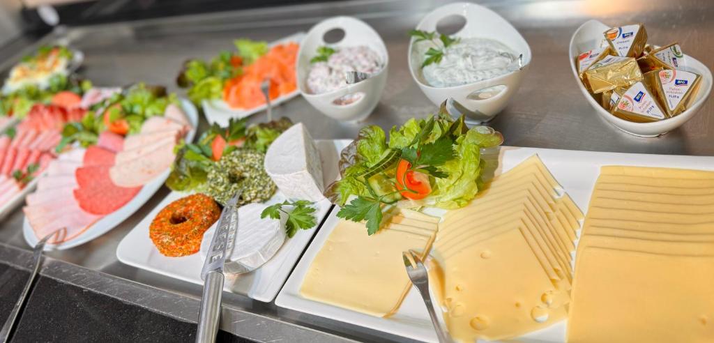 ホテルの敷地内または近くでの食事または食べ物