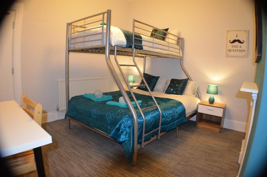 Postel nebo postele na pokoji v ubytování Birchfields Guest House