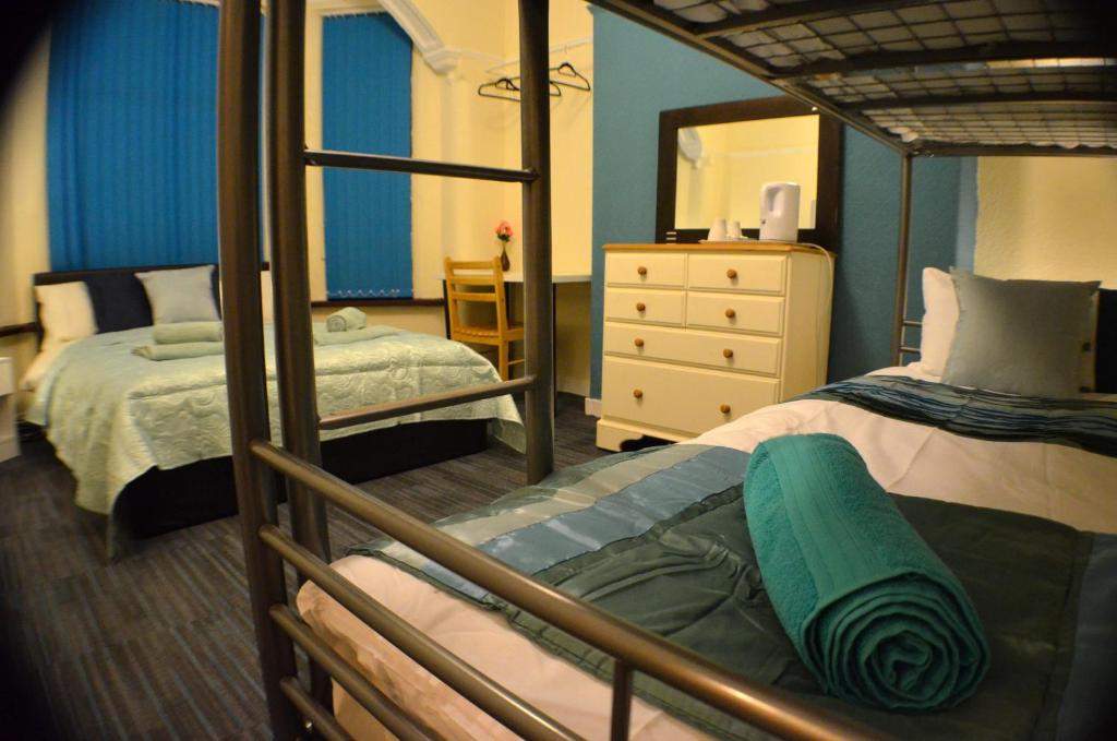 Postel nebo postele na pokoji v ubytování Birchfields Guest House