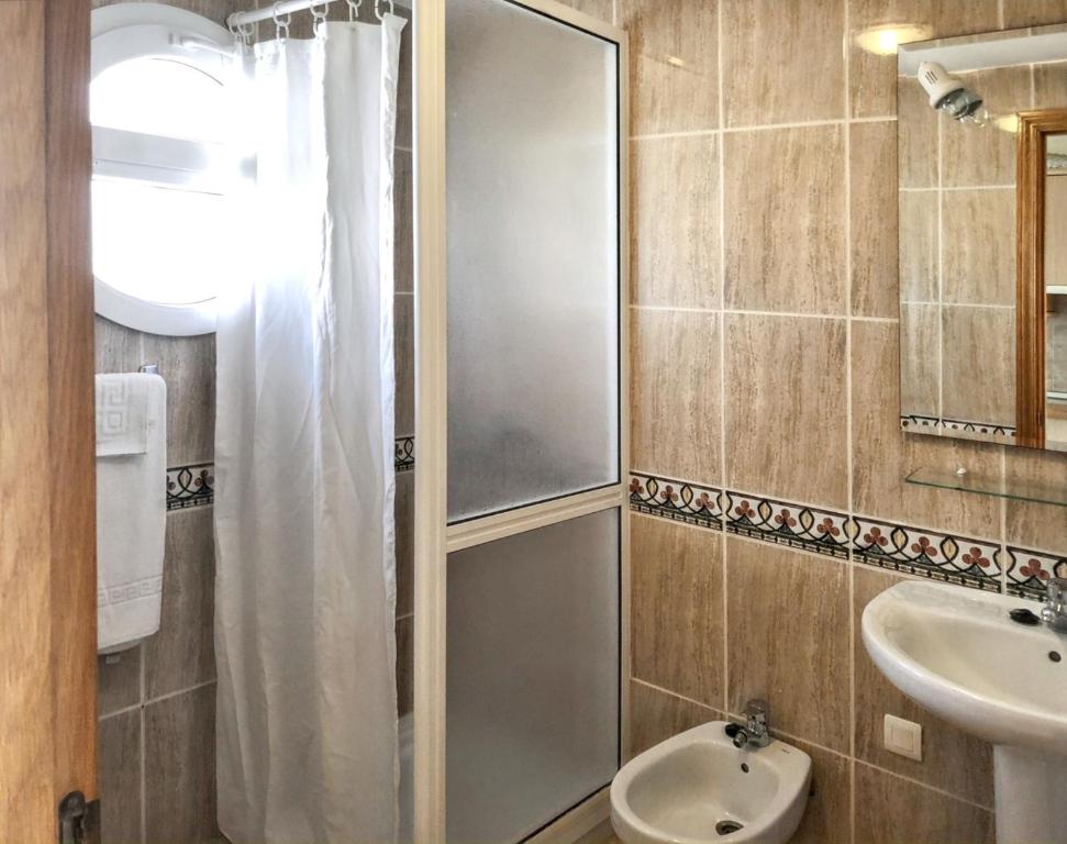 A bathroom at Charming Studio in Costa del Silencio, 45 m², Near Pool