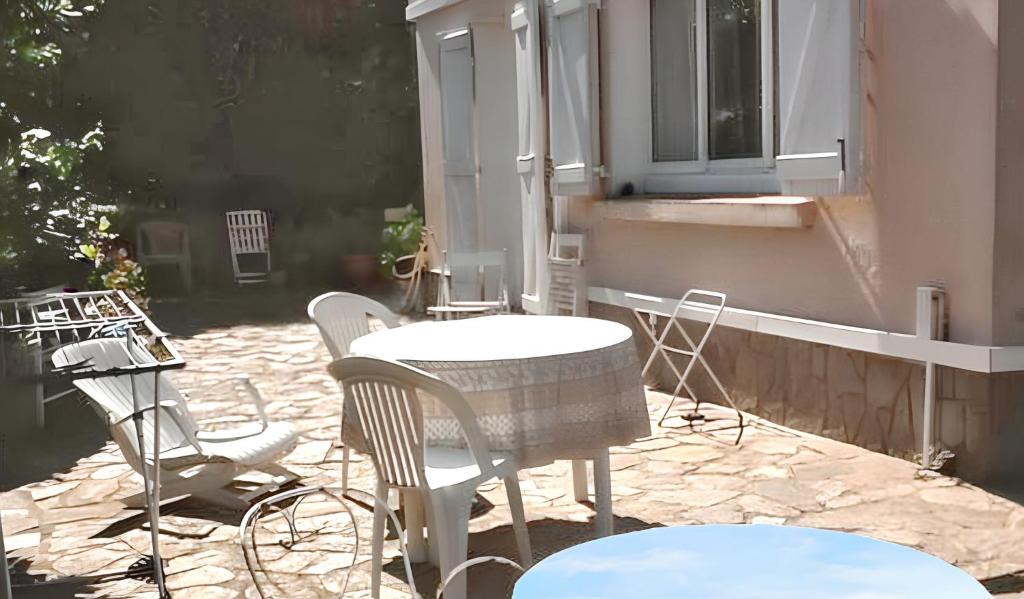 Appartement confortable a Hyeres avec terrasse - Housity