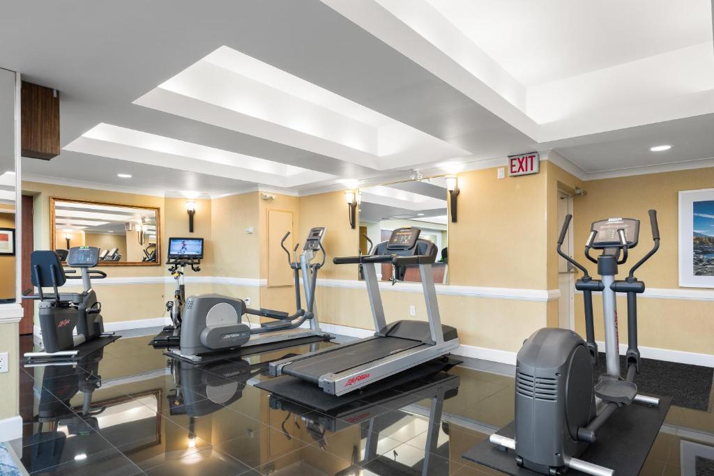 Fitness centrum a/nebo fitness zařízení v ubytování Best Western Plus Columbia River Hotel