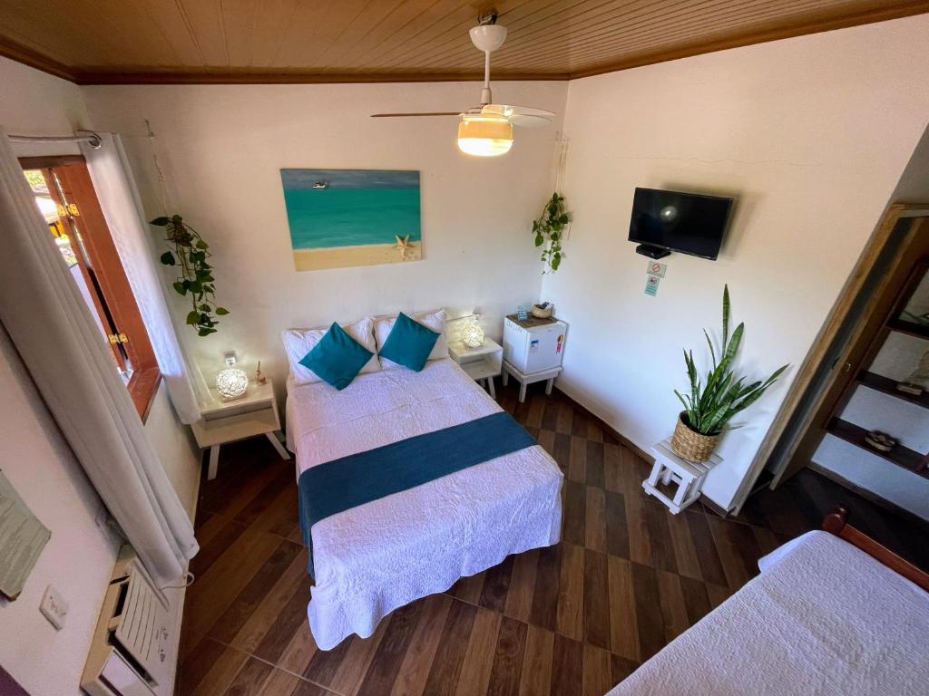 Postel nebo postele na pokoji v ubytování Suites Casa Azul-Vila do Abraão- conforto, limpeza, ótima localização