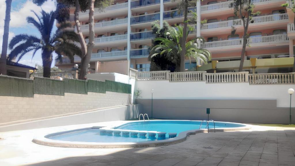 Bazén v ubytovaní Comfortable apartment in Salou with shared pool - 52 m² alebo v jeho blízkosti