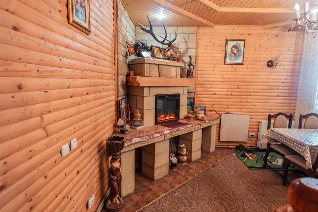 Postel nebo postele na pokoji v ubytování Гостьовий дім "У Ані"