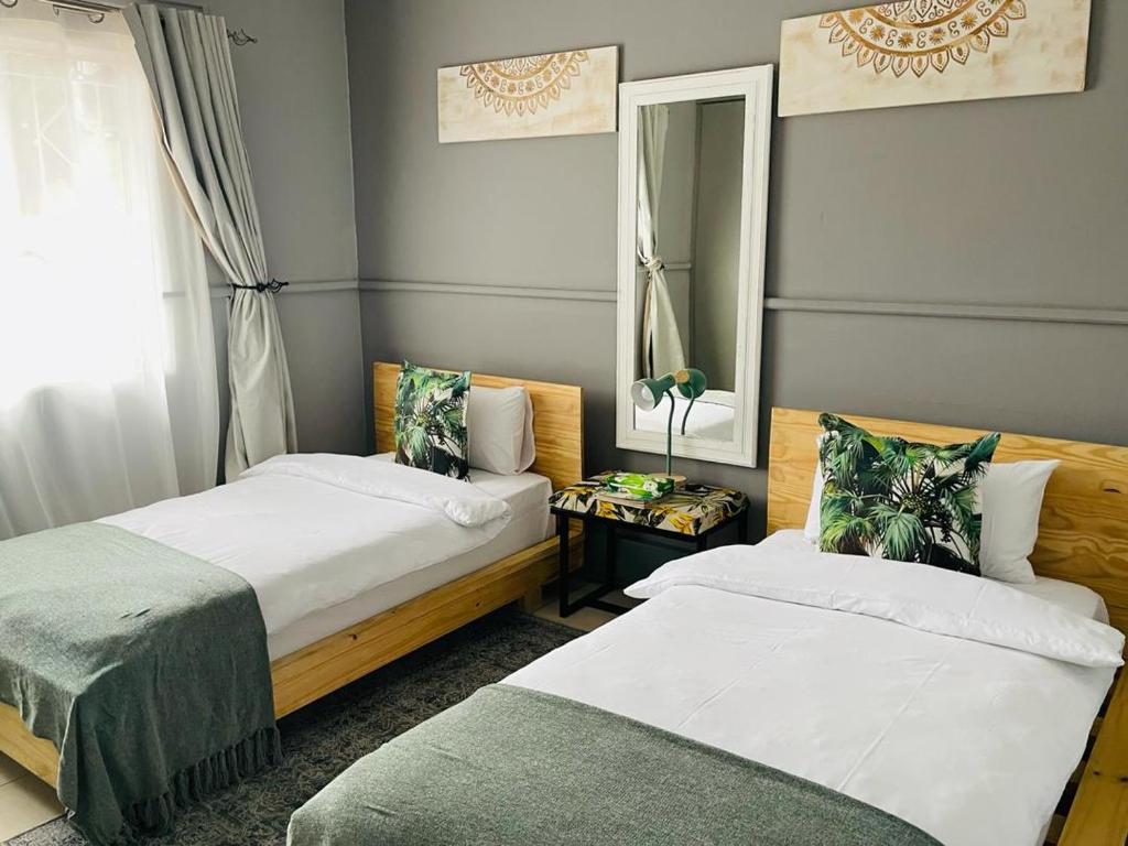 เตียงในห้องที่ PremierPad 1