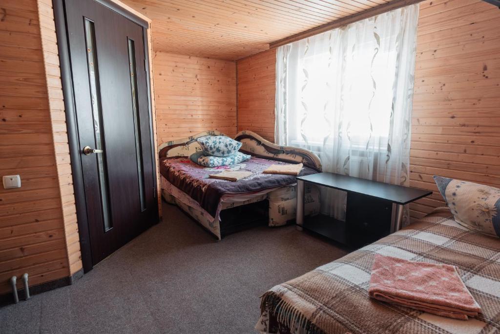 Postel nebo postele na pokoji v ubytování Гостьовий дім "У Ані"