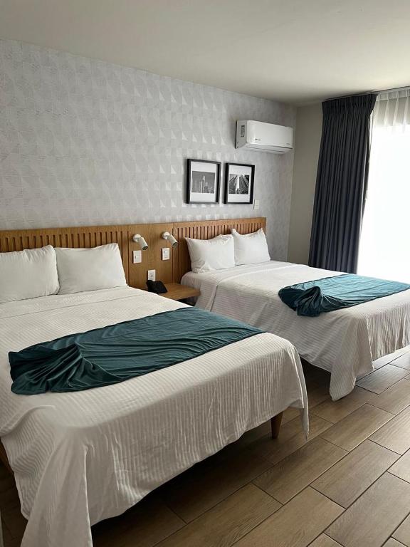 Postel nebo postele na pokoji v ubytování Oliva Plaza Hotel