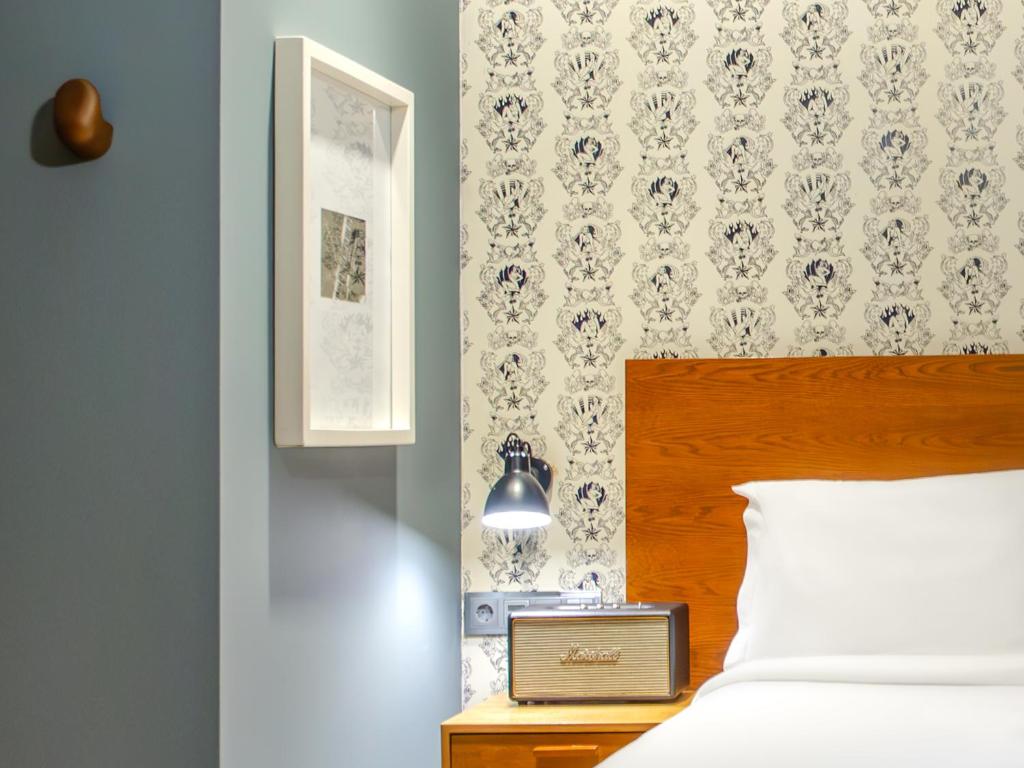 
Small Double Room with street view
