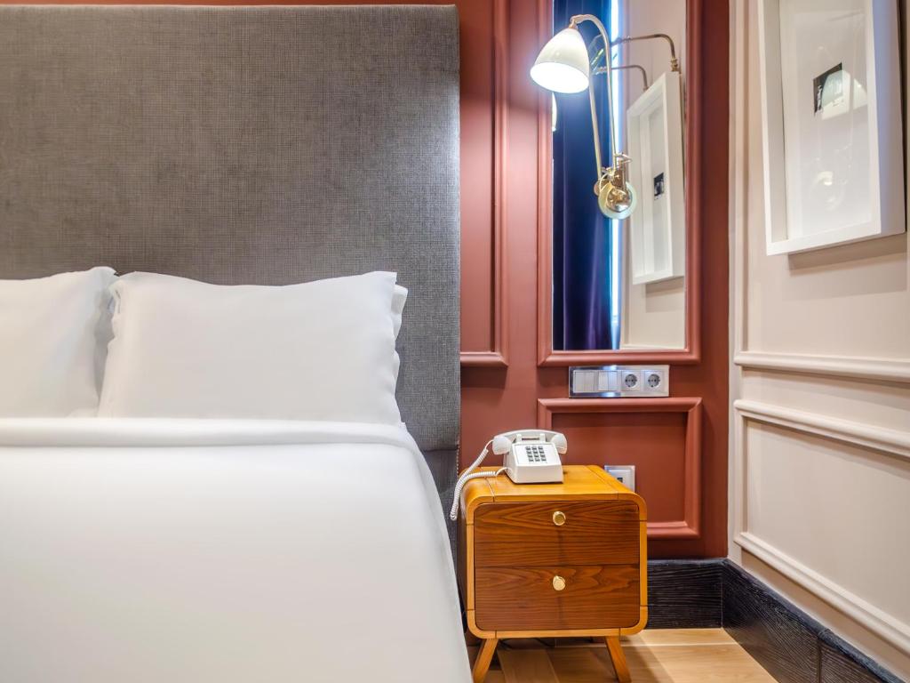 Browns Central Hotel - 4