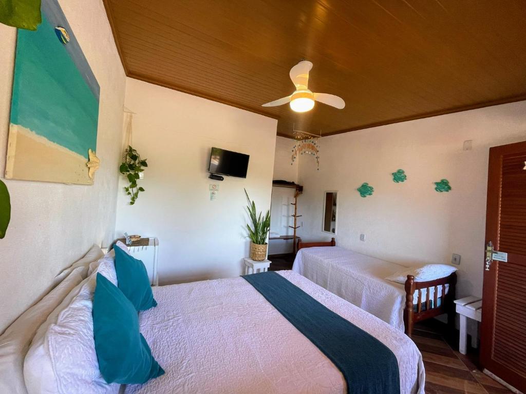 Postel nebo postele na pokoji v ubytování Suites Casa Azul-Vila do Abraão- conforto, limpeza, ótima localização