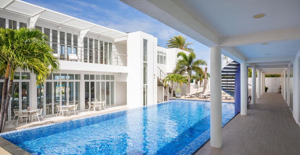 Ocean Z Boutique Hotelの敷地内または近くにあるプール