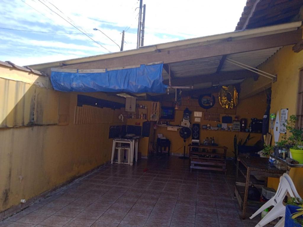 a garage with a bunch of boxes in it at casa aconchegante e completa in Mongaguá