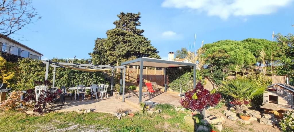 Vonkajšia záhrada v ubytovaní Studio confortable à Hyères 22 m² + Terrasse C