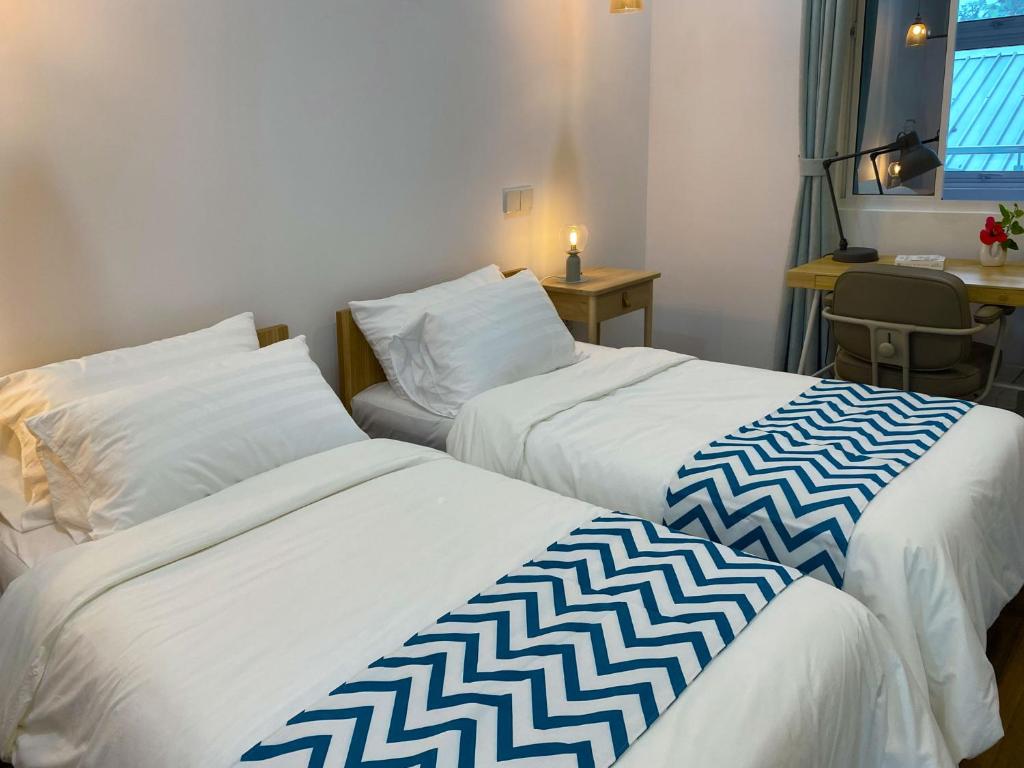 Postel nebo postele na pokoji v ubytování Calm Beach Inn