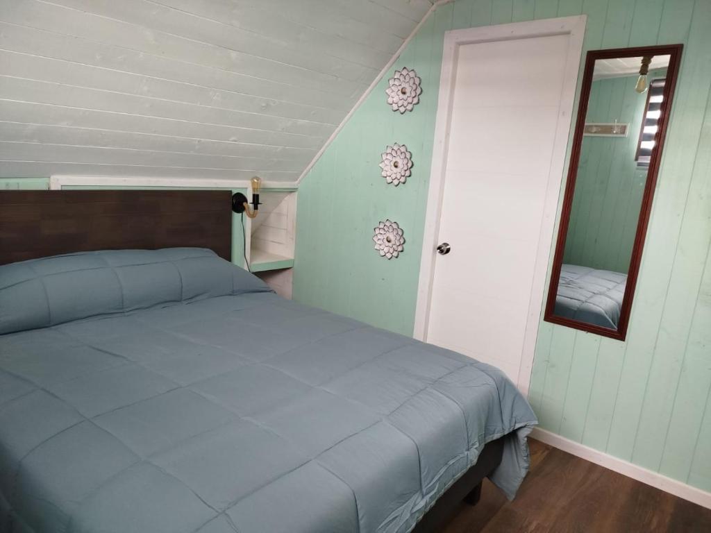 Postel nebo postele na pokoji v ubytování Hostal Angy