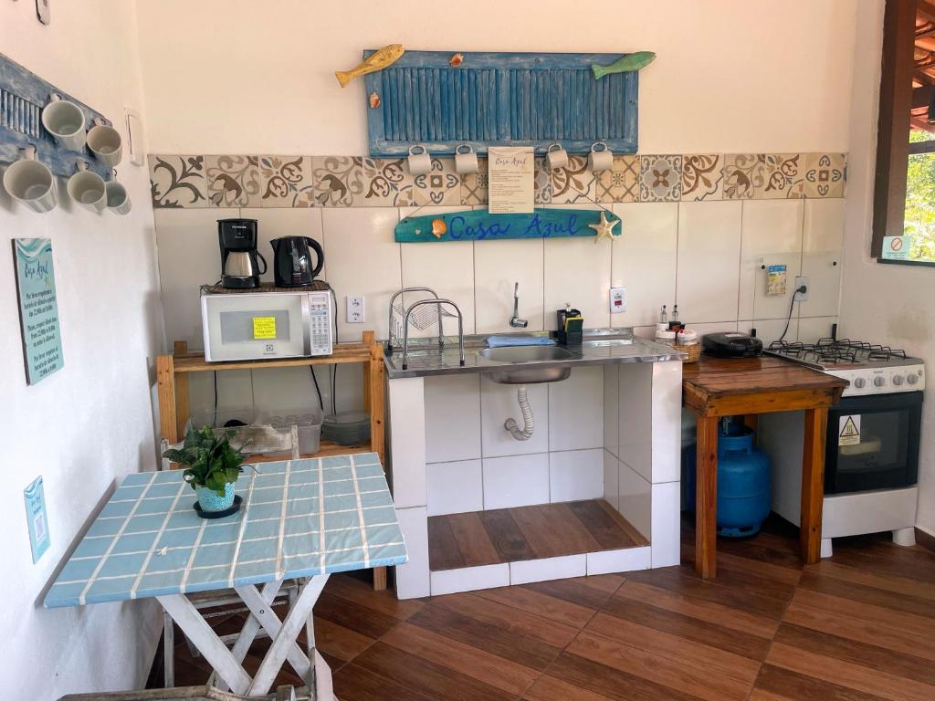 Kuchyň nebo kuchyňský kout v ubytování Suites Casa Azul-Vila do Abraão- conforto, limpeza, ótima localização