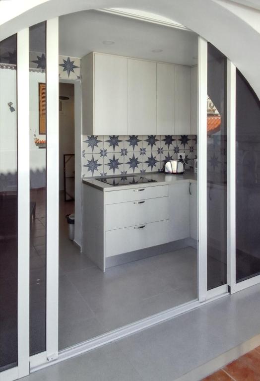 Kuchyň nebo kuchyňský kout v ubytování Comfortable Apartment in Arona, 50 m², Shared Pool