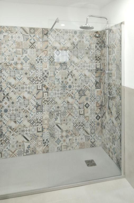 Koupelna v ubytování Comfortable Apartment in Arona, 50 m², Shared Pool