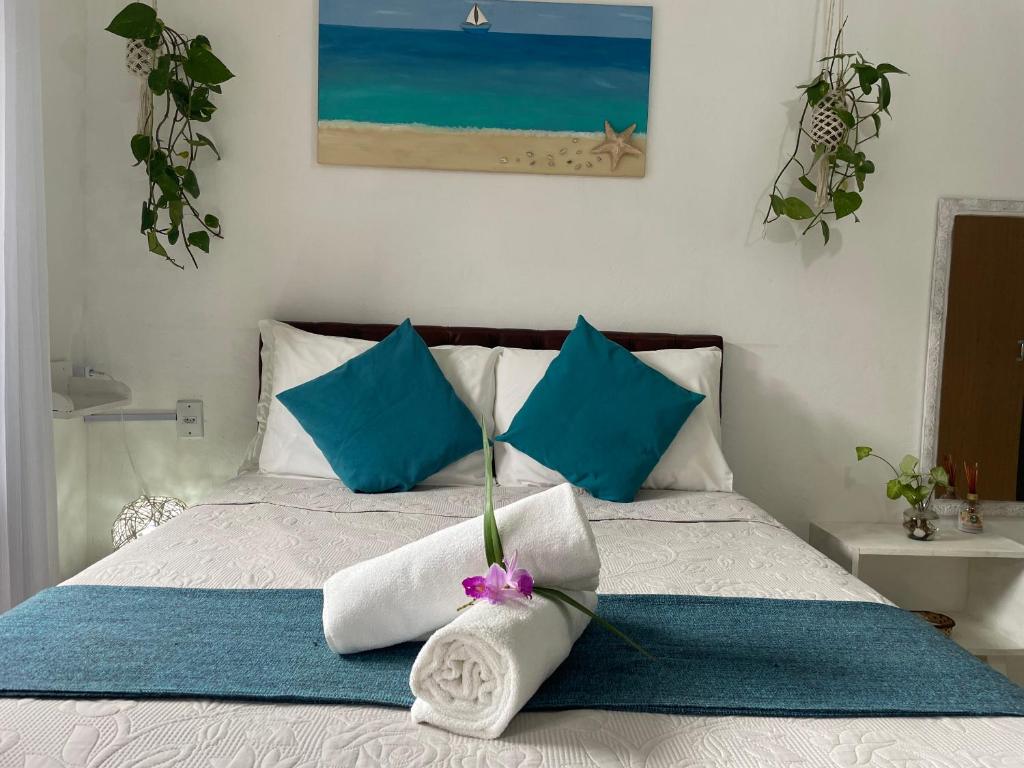 Postel nebo postele na pokoji v ubytování Suites Casa Azul-Vila do Abraão- conforto, limpeza, ótima localização
