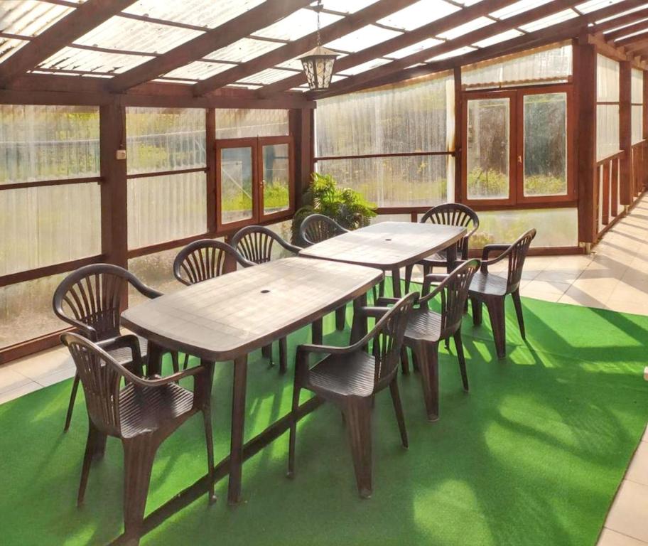 Fotografia z galérie ubytovania Villa spacieuse à Briare avec piscine privée et activités v destinácii Briare