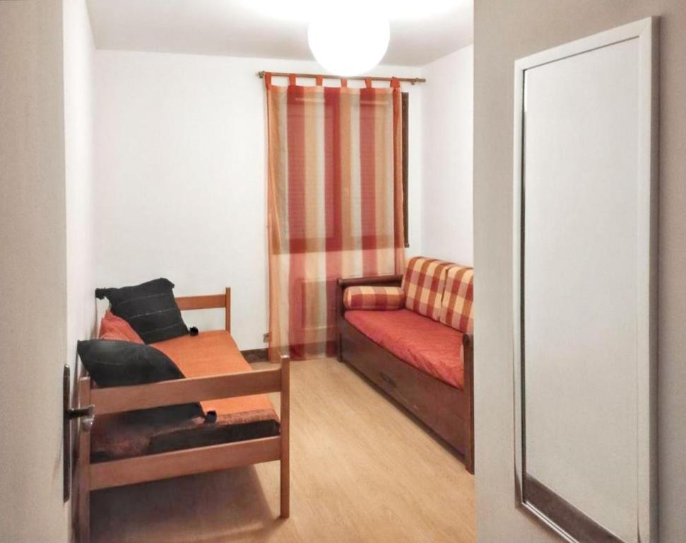 Posedenie v ubytovaní Villa spacieuse à Briare avec piscine privée et activités